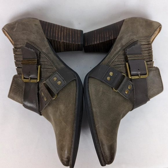 CLARKS Indigo Artisan Heath Woodlark Belted Buckle Ankle Boots Boho Punk Heel 9M - Picture 10 of 14